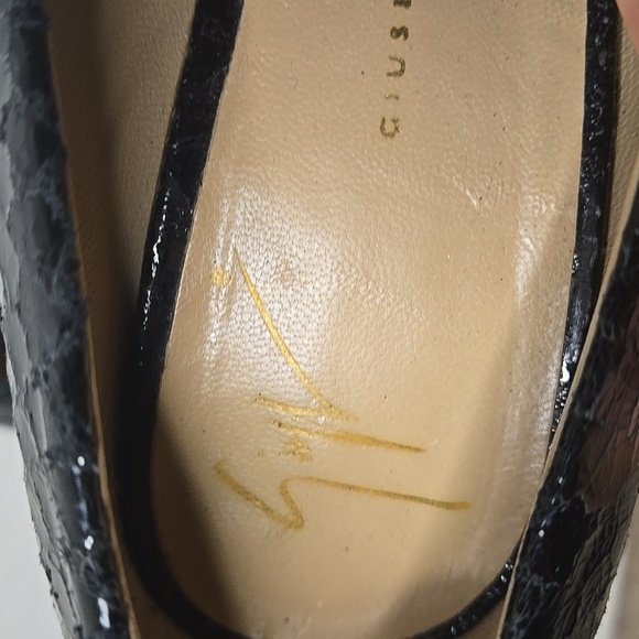 Guiseppe Zanotti Elegant Black Snake Round Toe Pumps Size 38 - Picture 6 of 8